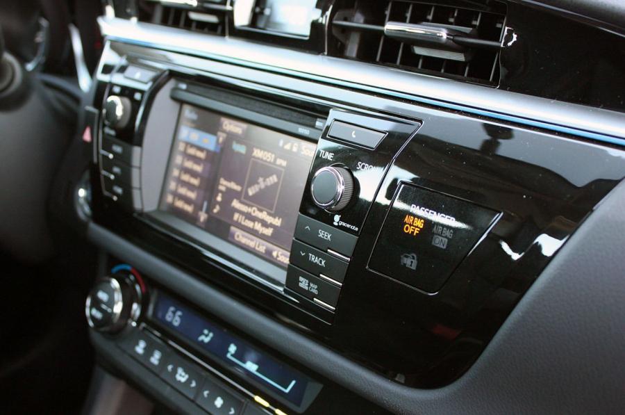  Toyota Corolla 2014 года  (фото 42 из 212)